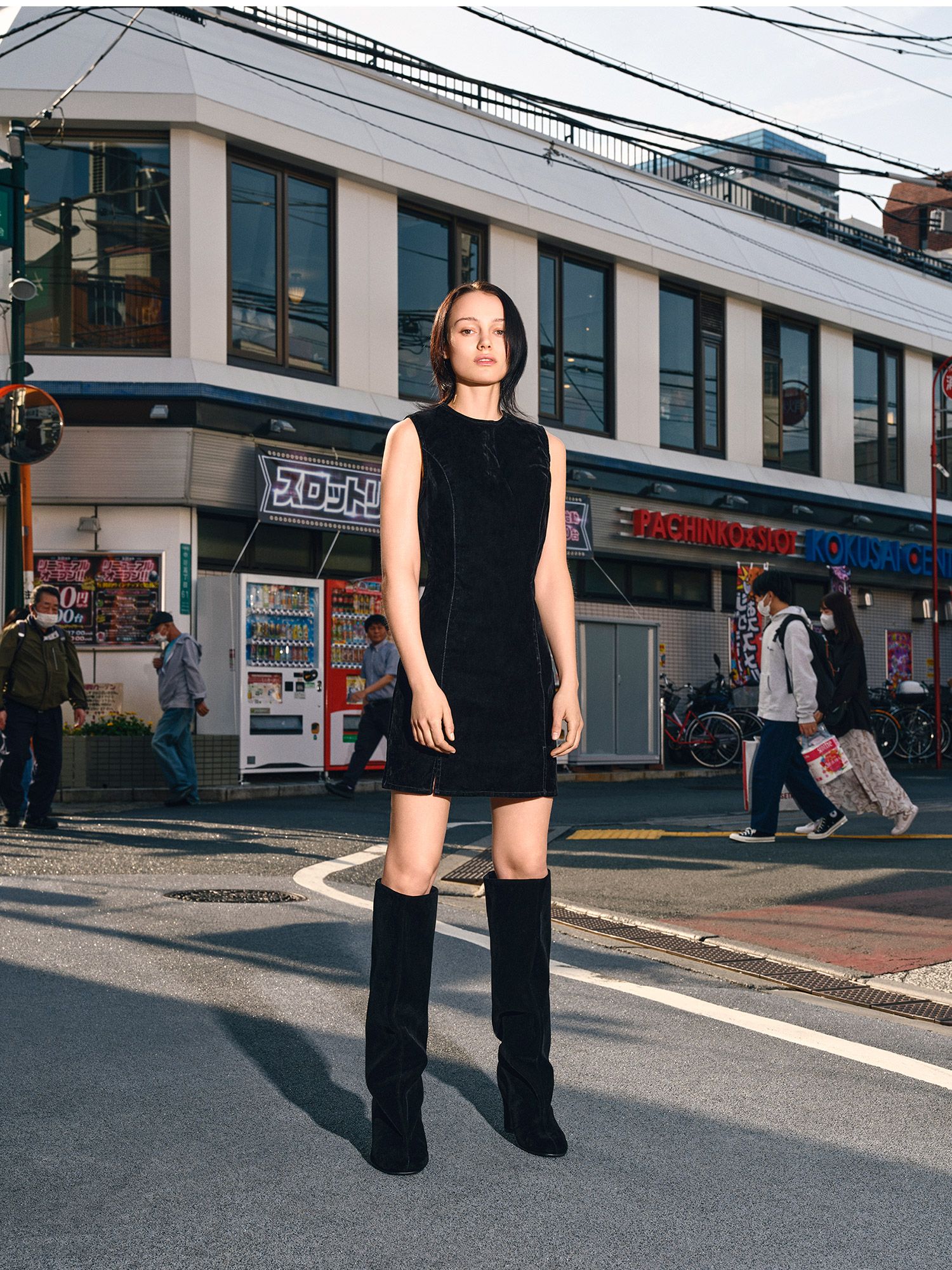 15_mobile_tokyo_woman_MAAG.jpg