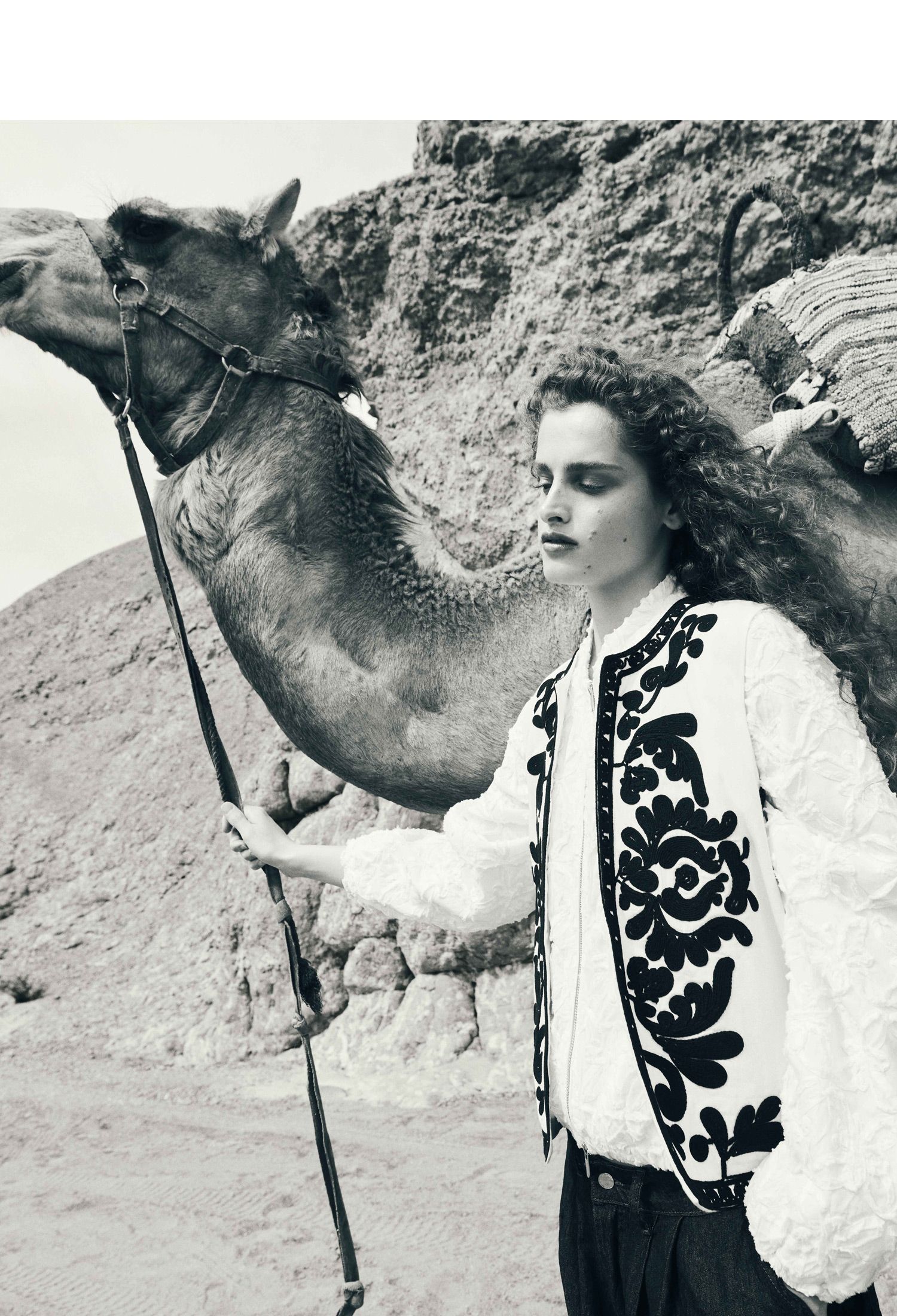 20_MAAG_Woman_mobile.jpg