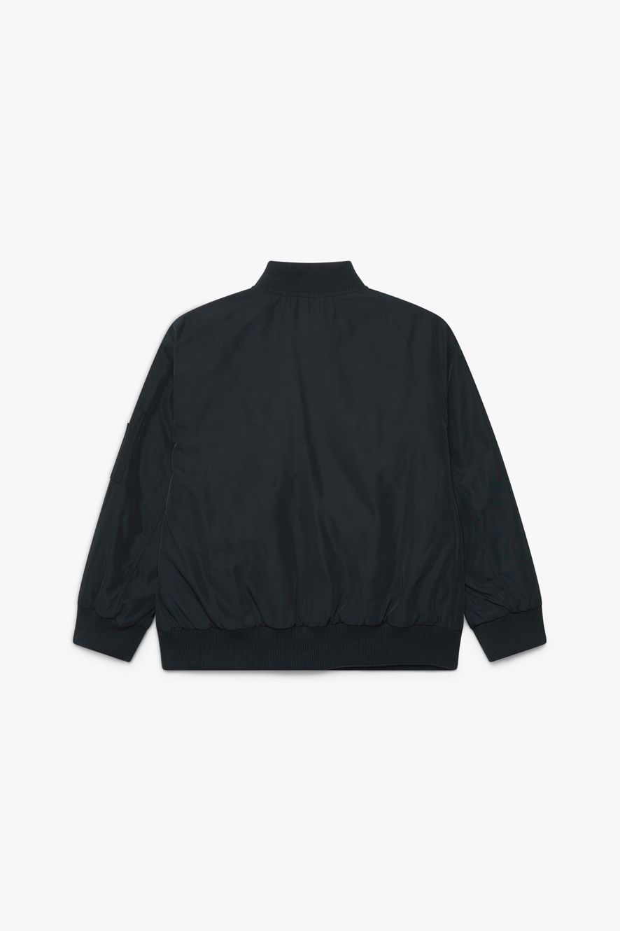 БАЗОВЫЙ БОМБЕР ИЗ НЕЙЛОНА